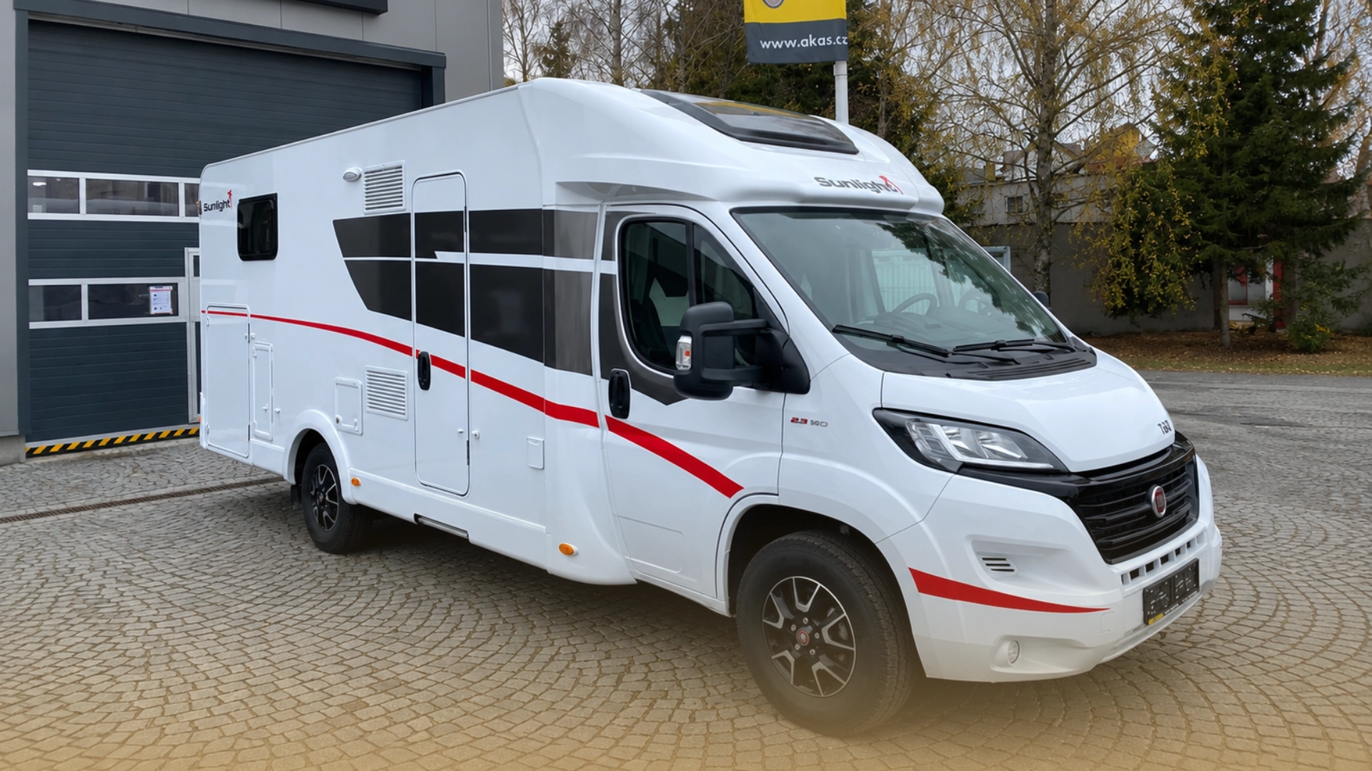 Polointegrovaný Sunlight T68